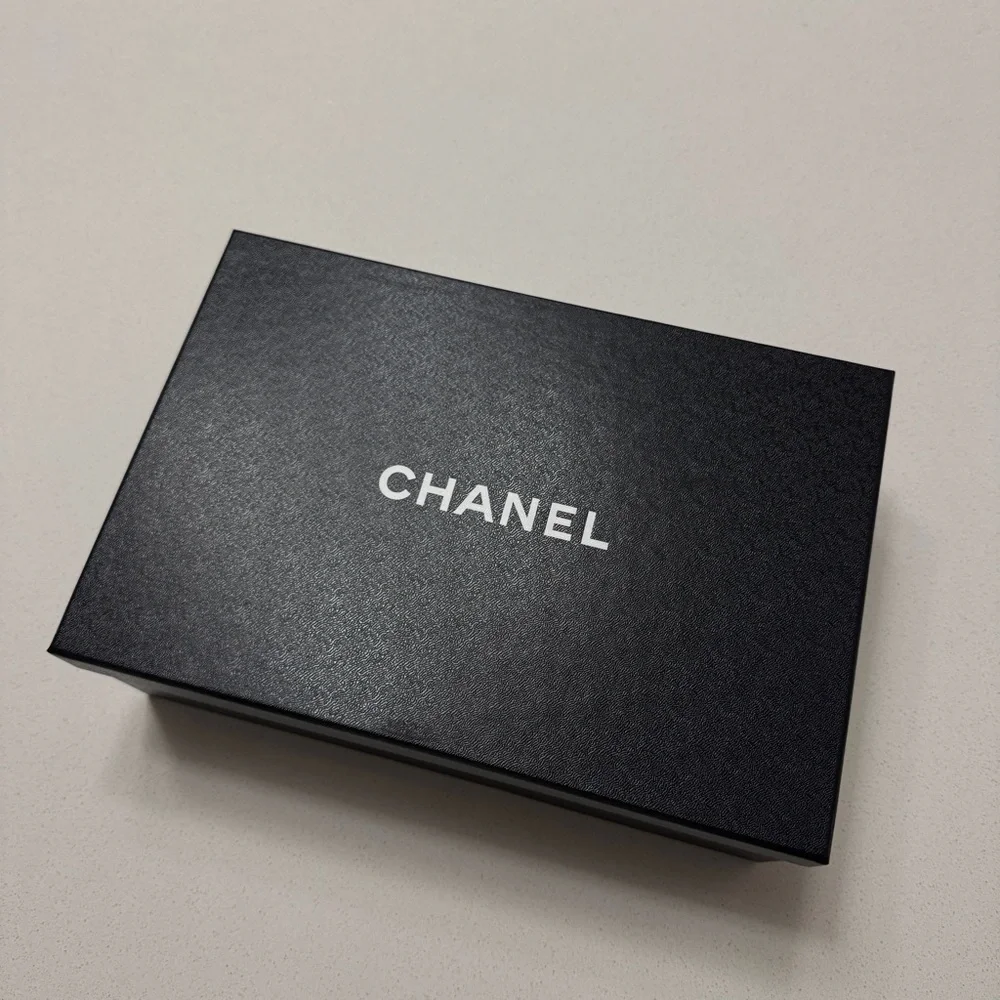 Chanel 25A Black Leather Flip Flops | NIB | Size 39 - Picture 11 of 12